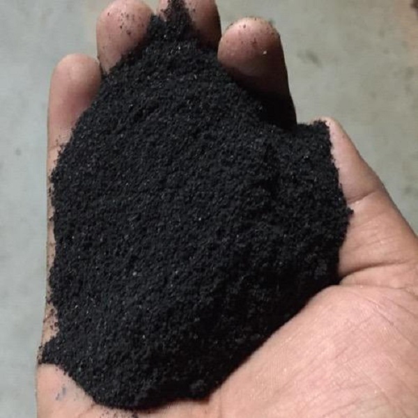 Bột cao su tổng hợp thường có màu đen như than