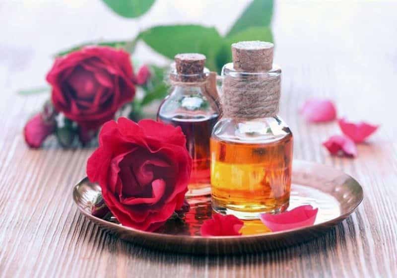 Tinh dầu hoa hồng: Tác dụng và cách làm đơn giản tại nhà