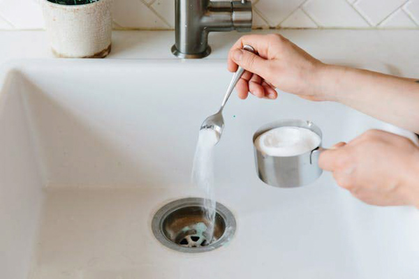 10 cách xử lý mùi hôi cống trong nhà vệ sinh hết mùi 100%