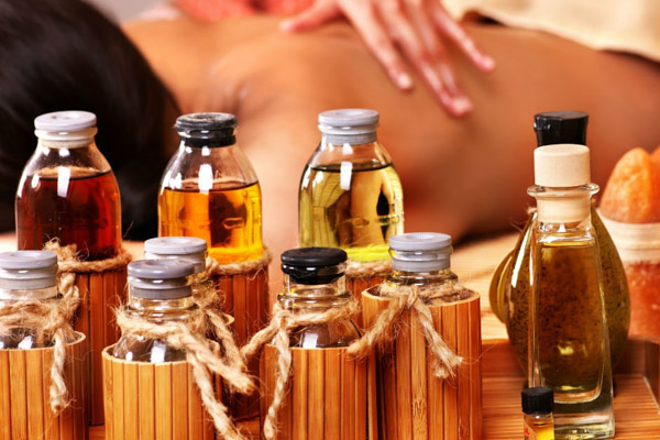 7 loại dầu massage tốt nhất thường dùng tại spa